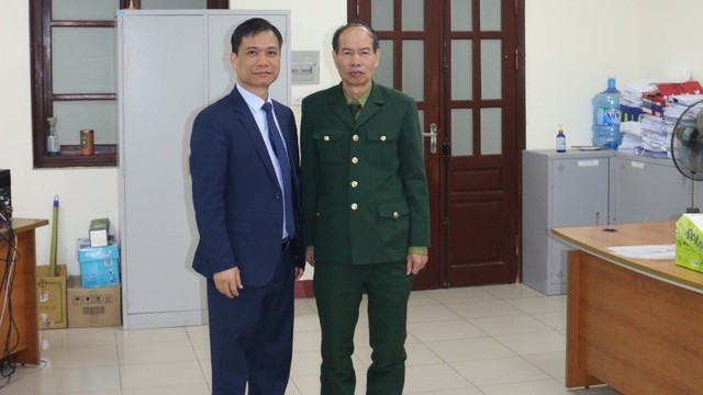 Ông Nguyễn Ngọc Lợi (bên phải) (Hình: dantri.com.vn)
