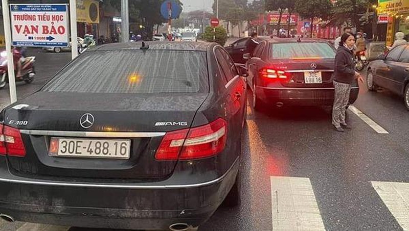 Vụ hai xe Mercedes chung một biển số ở Hà Nội: Làm giả biển số xe có thể bị phạt tù