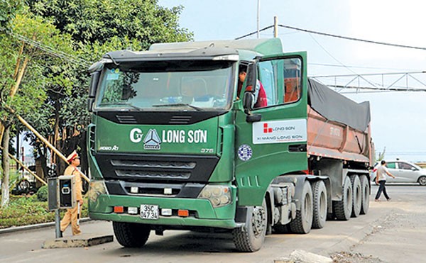 Phản hồi của CSGT Ninh Bình: Sẽ xử lý nghiêm các xe quá khổ, quá tải