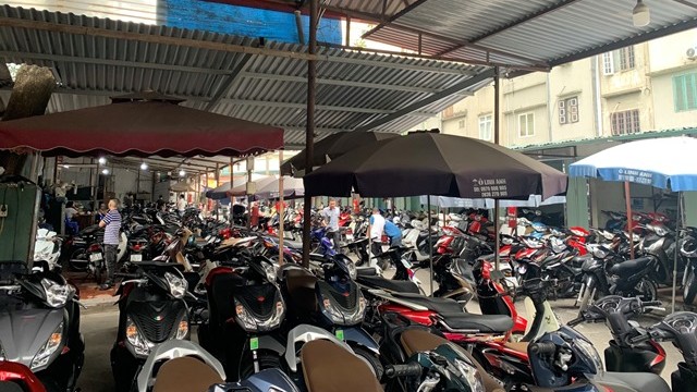 Một góc chợ xe máy, đồ cũ Dịch Vọng.