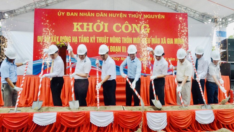 Huyện Thuỷ Nguyên khởi công xây dựng hạ tầng kỹ thuật nông thôn mới kiểu mẫu xã Gia Minh (giai đoạn II) ngày 8/4/2021. 