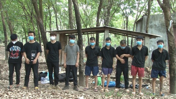 Các đối tượng nhập cảnh trái phép bị bắt giữ tại Bình Phước.