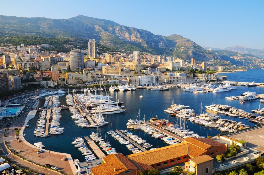Cảng Hercules là cửa ngõ sang trọng bậc nhất Monaco thu hút giới thượng lưu sinh sống và nghỉ dưỡng.