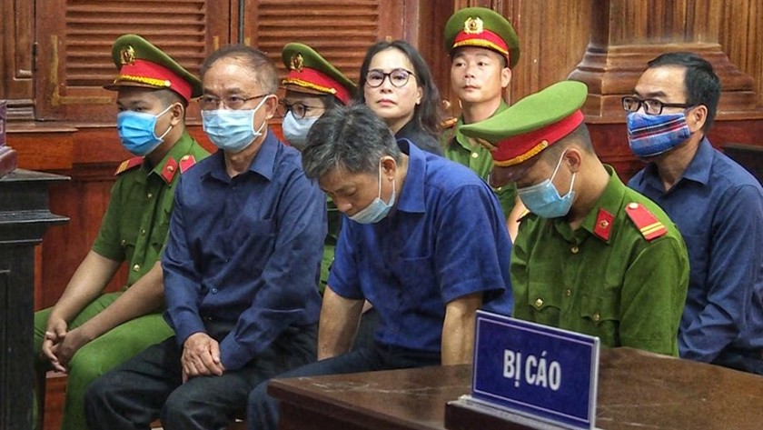 Ông Nguyễn Thành Tài cùng các bị cáo trong vụ án tại phiên toà sơ thẩm hồi tháng 9/2020. 