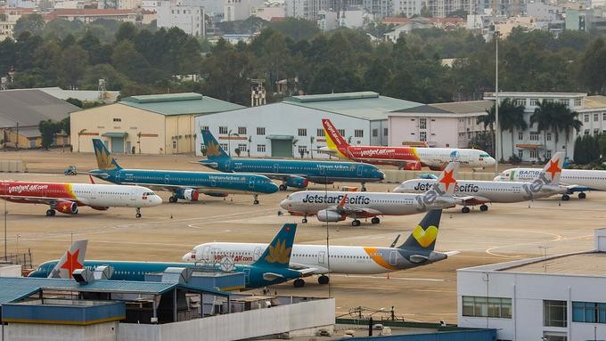 Sân bay Tân Sơn Nhất vắng vẻ ngày giãn cách xã hội.