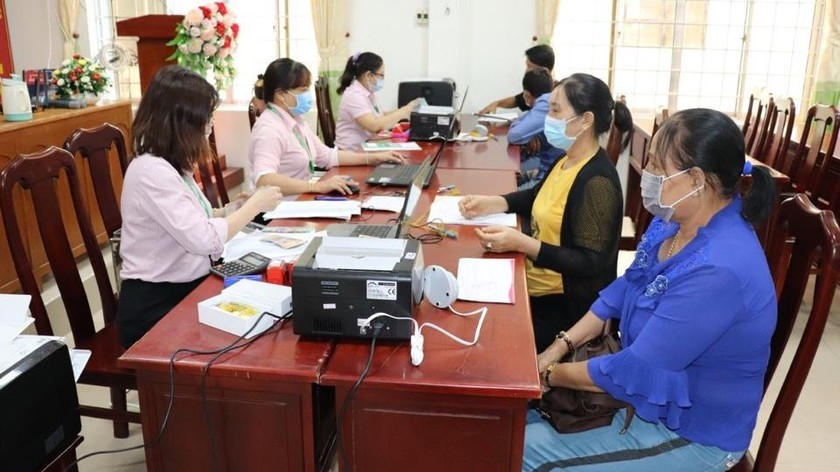 Ngân hàng Chính sách xã hội Kiên Giang duy trì điểm giao dịch xã, đảm bảo “5K” trong thời gian dịch bệnh.