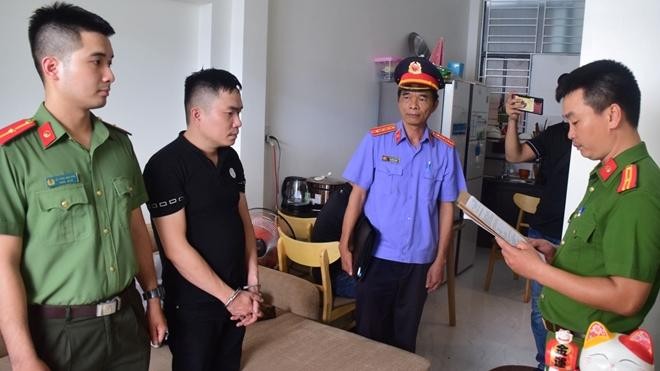 Bắt giữ Lê Anh Tuấn, đối tượng cầm đầu đường dây lừa đảo hàng trăm nạn nhân và chiếm đoạt hơn 117 tỷ đồng.