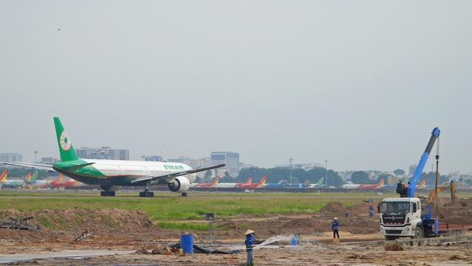 Công trường thi công đường lăn sân bay Tân Sơn Nhất hồi tháng 5/2021.