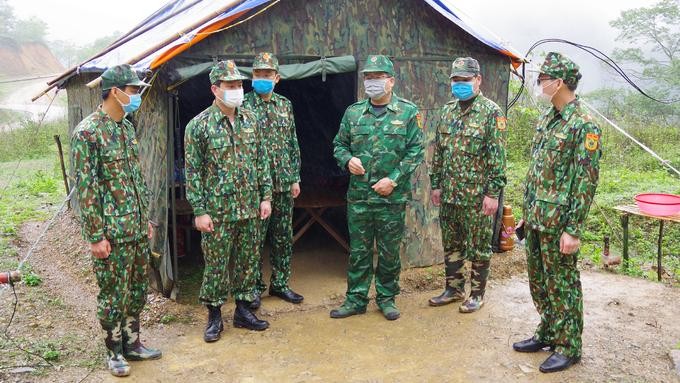 Lực lượng Biên phòng trực chống Covid-19 tại Đồn biên phòng Quang Long, tỉnh Cao Bằng, tháng 4/2020. (Ảnh: Báo Cao Bằng)