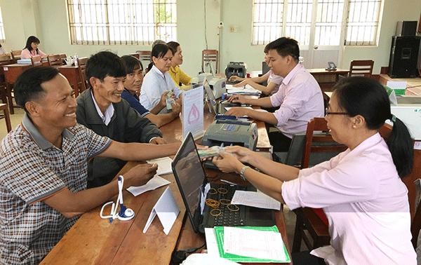 Hệ thống Điểm giao dịch tại xã của chi nhánh NHCSXH tỉnh Bình Định luôn đáp ứng nhu cầu vay vốn của người nghèo. (Ảnh thực hiện trước 27/4/2021)