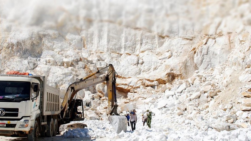 Ngành Địa chất đã xác định được nhiều mỏ đá vôi làm nguyên liệu ổn định, lâu dài cho ngành công nghiệp xi măng Việt Nam.