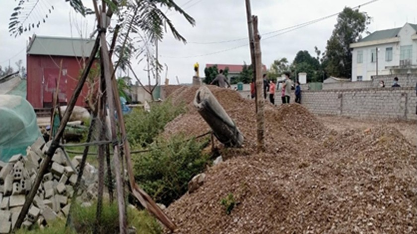 Ngư dân thôn Quang Minh bức xúc vì mất chỗ neo đậu tàu thuyền.