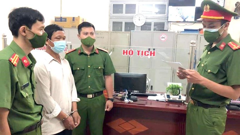 Trưởng bản Dửn (xã Chiềng Ngần, TP Sơn La, tỉnh Sơn La) bị khởi tố vì tội “Tham ô tài sản”.