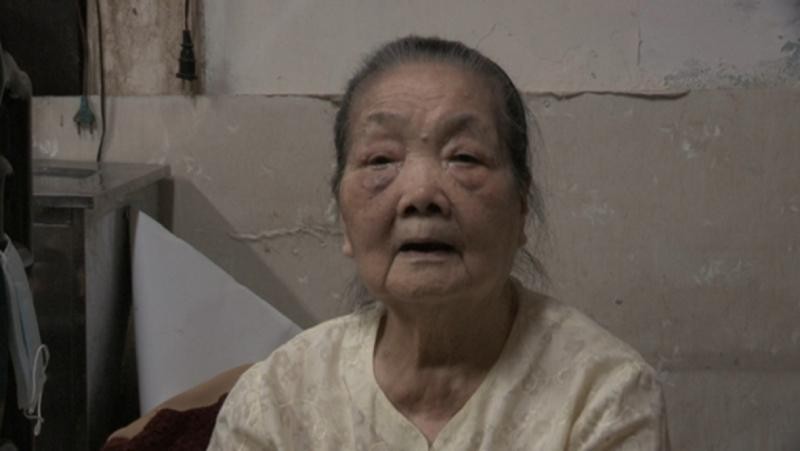 Cụ Vũ Thị Tỵ (93 tuổi) có ước nguyện cuối đời là hoàn tất sổ đỏ với nhà đất mình đã mua từ 1955.