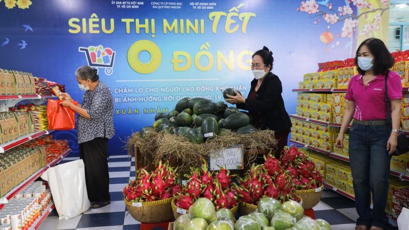 Siêu thị mini Tết 0 đồng mở cửa phục vụ người nghèo tại TP Hồ Chí Minh.