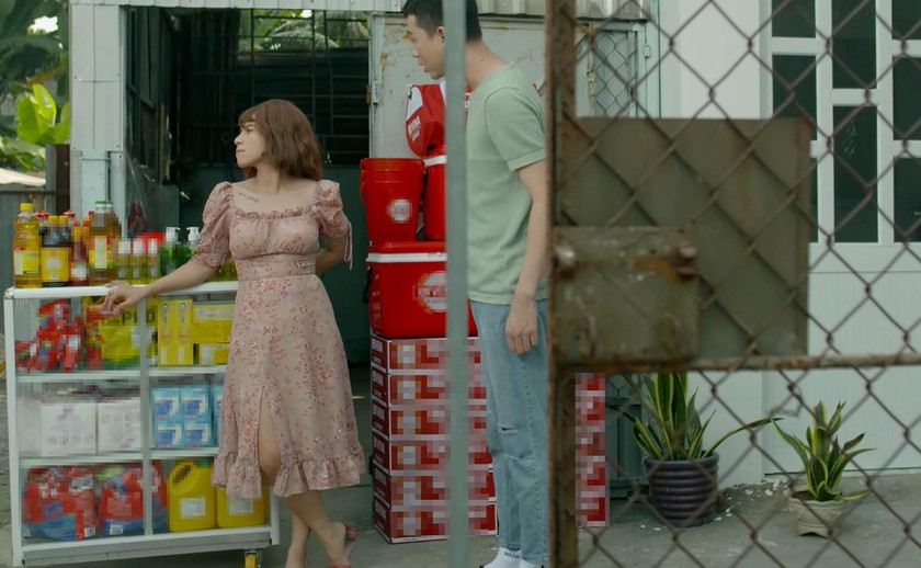 Một thương hiệu bia liên tục xuất hiện trong nhiều phân cảnh của web drama "Về nhà là Tết"