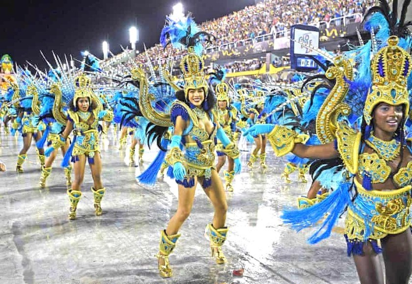 Vũ công samba trong lễ hội Rio Carnival.