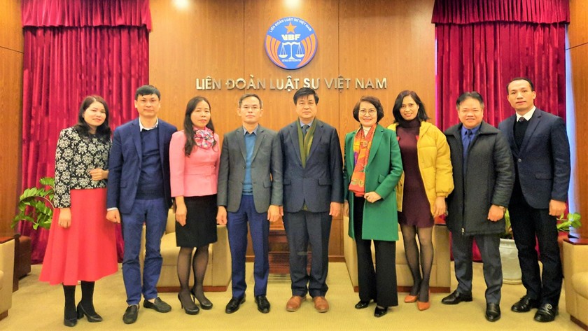 Lãnh đạo Cục Bổ trợ tư pháp chúc mừng năm mới Liên đoàn Luật sư Việt Nam.
