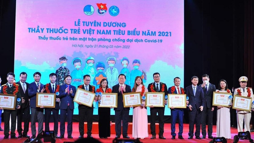 Lễ tuyên dương 10 thầy thuốc trẻ Việt Nam tiêu biểu 2021.