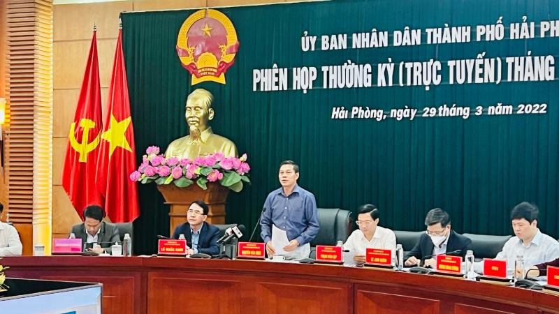Chủ tịch UBND TP Nguyễn Văn Tùng phát biểu tại phiên họp.