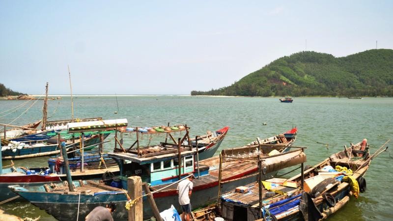 Dự án cảng cá Tư Hiền kết hợp khu neo đậu tránh trú bão đang được đẩy nhanh triển khai các hạng mục.