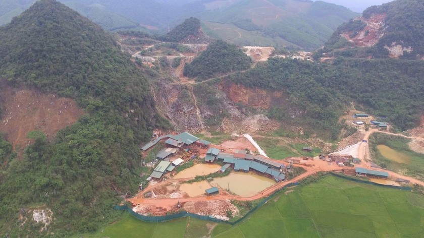 Hoạt động khai thác quặng trên địa bàn xã Châu Hồng của Cty Tân Hoàng Khang.