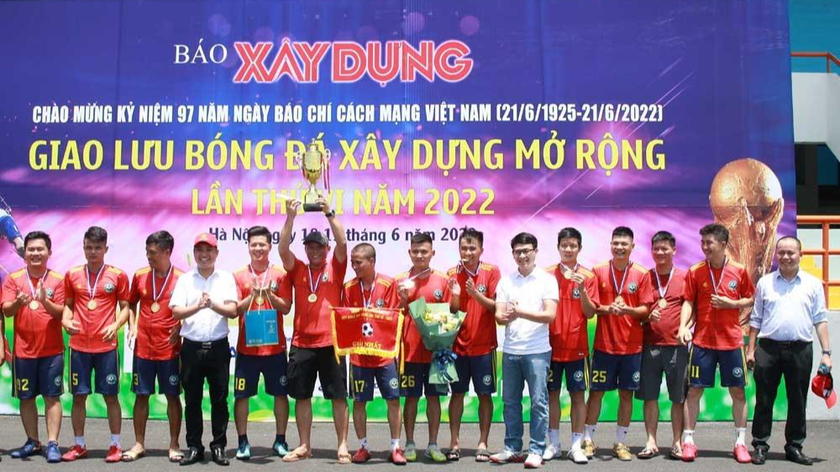 Đội bóng UBND huyện Thanh Trì giành ngôi vô địch giải Giao lưu bóng đá Xây dựng mở rộng lần thứ VI.