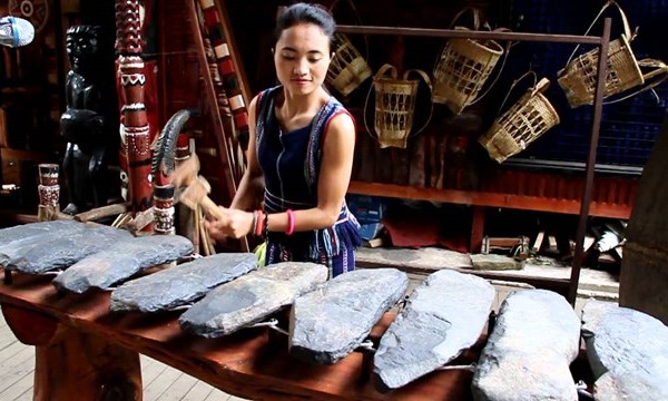 Đàn đá là một trong những nhạc cụ dân tộc lâu đời nhất ở Việt Nam.
