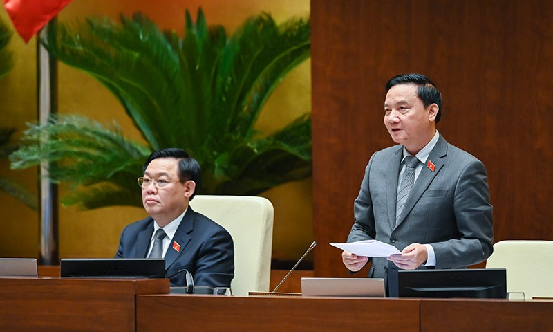 Phó Chủ tịch Quốc hội Nguyễn Khắc Định điều hành phiên thảo luận về dự án Luật Thực hiện dân chủ cơ sở.