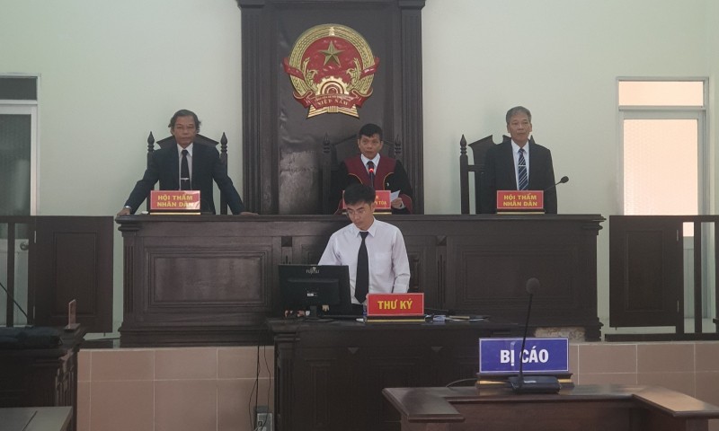 Kỳ án chặn xe làm hư bê tông tươi ở Bình Thuận: Tiếp tục hoãn phiên tòa