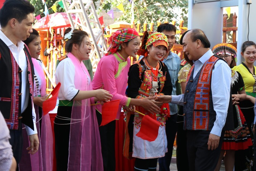 Chủ tịch nước Nguyễn Xuân Phúc dự Ngày hội đại đoàn kết các dân tộc tại Lai Châu.