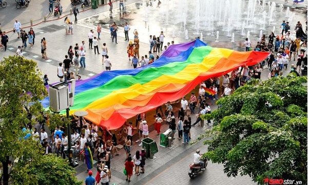 Những người trong cộng đồng LGBT cũng là thành viên trong xã hội và luôn mong muốn được đối xử bình đẳng.