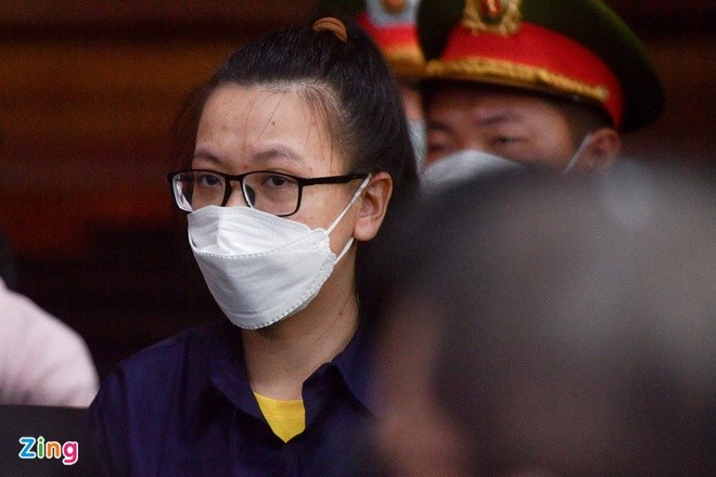 Bị cáo Nguyễn Huỳnh Tú Trinh tại phiên xét xử. Ảnh: Duy Hiệu/Zing
