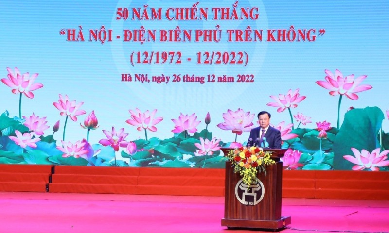 Bí thư Thành ủy Hà Nội Đinh Tiến Dũng đọc diễn văn tại buổi lễ. (Ảnh: Văn Điệp - TTXVN) 