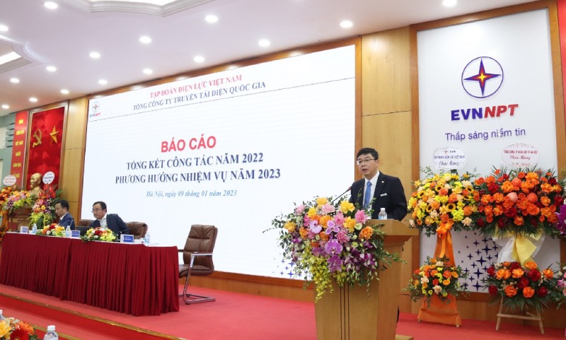 Tổng Giám đốc EVNNPT Phạm Lê Phú báo cáo kết quả công tác năm 2022.
