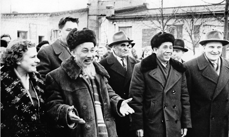 Chủ tịch Hồ Chí Minh cùng Bí thư thứ nhất Lê Duẩn dự Đại hội lần thứ XXII của Đảng Cộng sản Liên Xô, năm 1961.