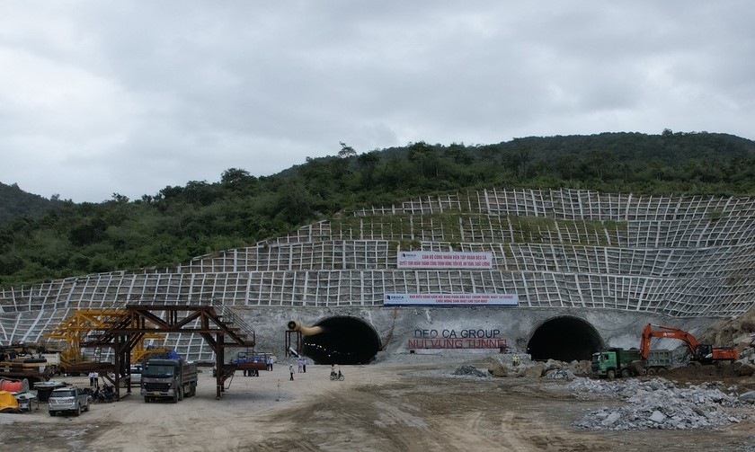 Hầm Núi Vung trên cao tốc Cam Lâm - Vĩnh Hảo do Đèo Cả đang thi công.