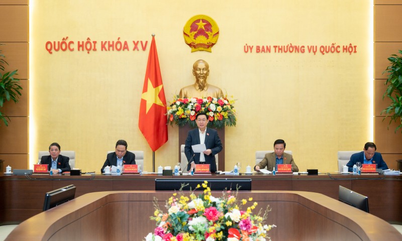 Chủ tịch Quốc hội Vương Đình Huệ kết luận phiên họp.