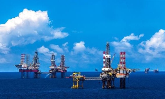 Một mỏ dầu khí đang được Tổng Công ty Thăm dò Khai thác Dầu khí (PVEP) – đơn vị của PVN khai thác.
