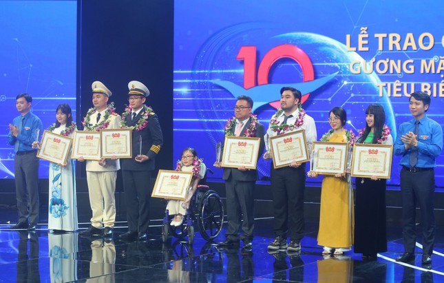 Thượng úy Vũ Trung Kiên là một trong 10 Gương mặt trẻ Việt Nam triển vọng năm 2022.