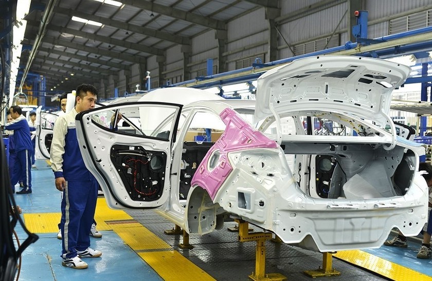 Lắp ráp ôtô tại Nhà máy ôtô Hyundai Thành Công.