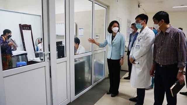 Lãnh đạo TP Hà Nội kiểm tra công tác phòng, chống dịch COVID-19 tại Bệnh viện Thanh Nhàn.