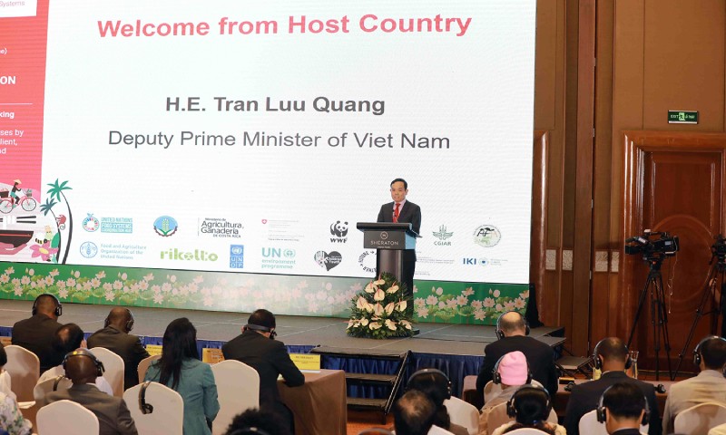 Phó Thủ tướng Trần Lưu Quang phát biểu khai mạc Hội nghị.