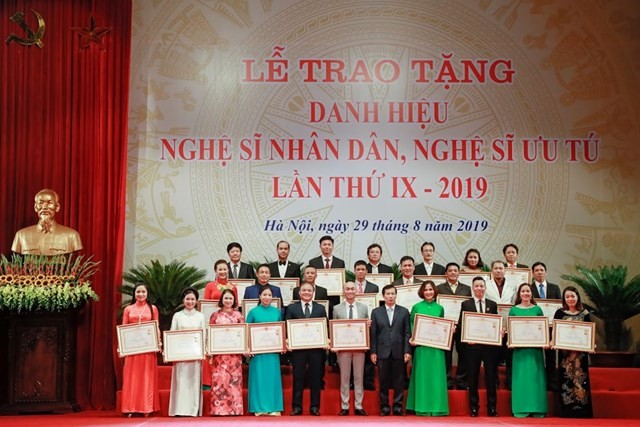 Lễ trao tặng danh hiệu NSND, NSƯT lần thứ 9. (Ảnh: Quang Vinh, Báo ĐĐK)