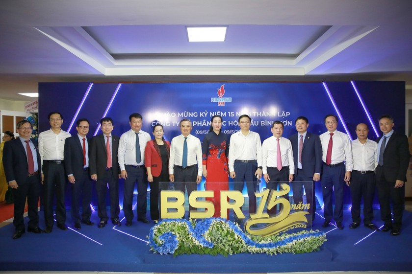 Lãnh đạo tỉnh Quảng Ngãi cùng lãnh đạo PVN, BSR tại Lễ kỷ niệm 15 năm thành lập BSR.