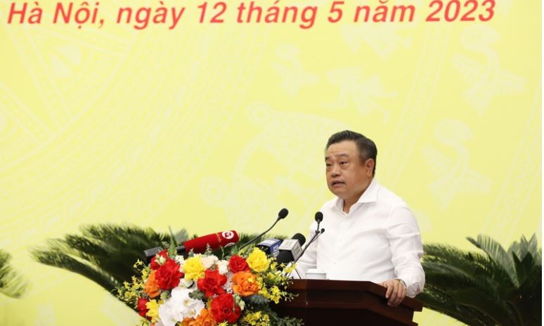Chủ tịch UBND TP Hà Nội Trần Sỹ Thanh phát biểu tại phiên chất vấn.