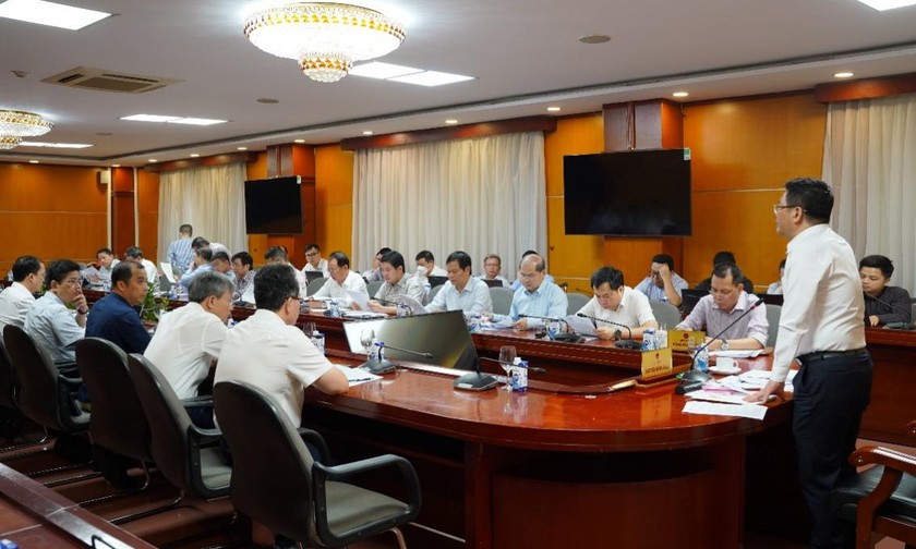 Bộ trưởng Nguyễn Hồng Diên chỉ đạo bảo đảm điện mùa nắng nóng tại cuộc họp cuối tuần qua.
