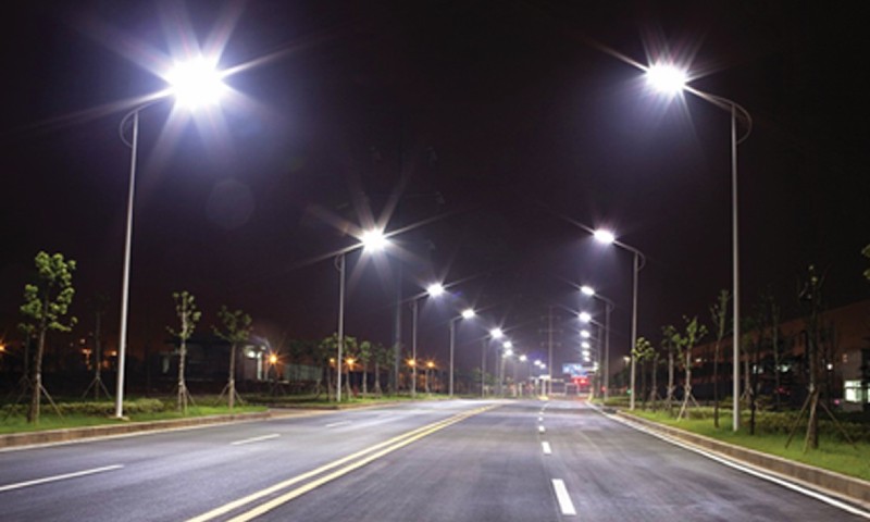 EVN đề nghị các địa phương tiết kiệm 50% sản lượng điện cho hệ thống chiếu sáng công cộng. 