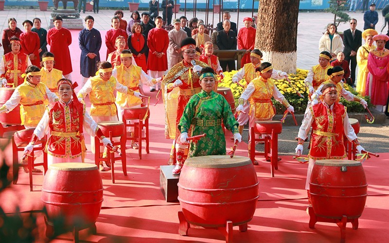 Hà Nội nỗ lực khai thác giá trị di sản để phát triển kinh tế-xã hội (Biểu diễn trống hội tại Hoàng thành Thăng Long).