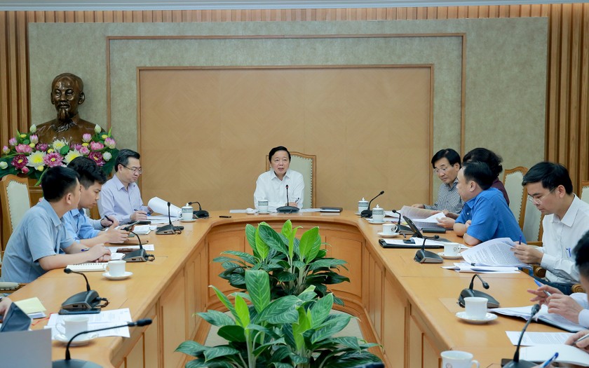 Phó Thủ tướng Trần Hồng Hà yêu cầu cần đẩy nhanh việc lập quy hoạch, bố trí quỹ đất để xây nhà ở xã hội cho công nhân. (Ảnh VGP-Minh Khôi)